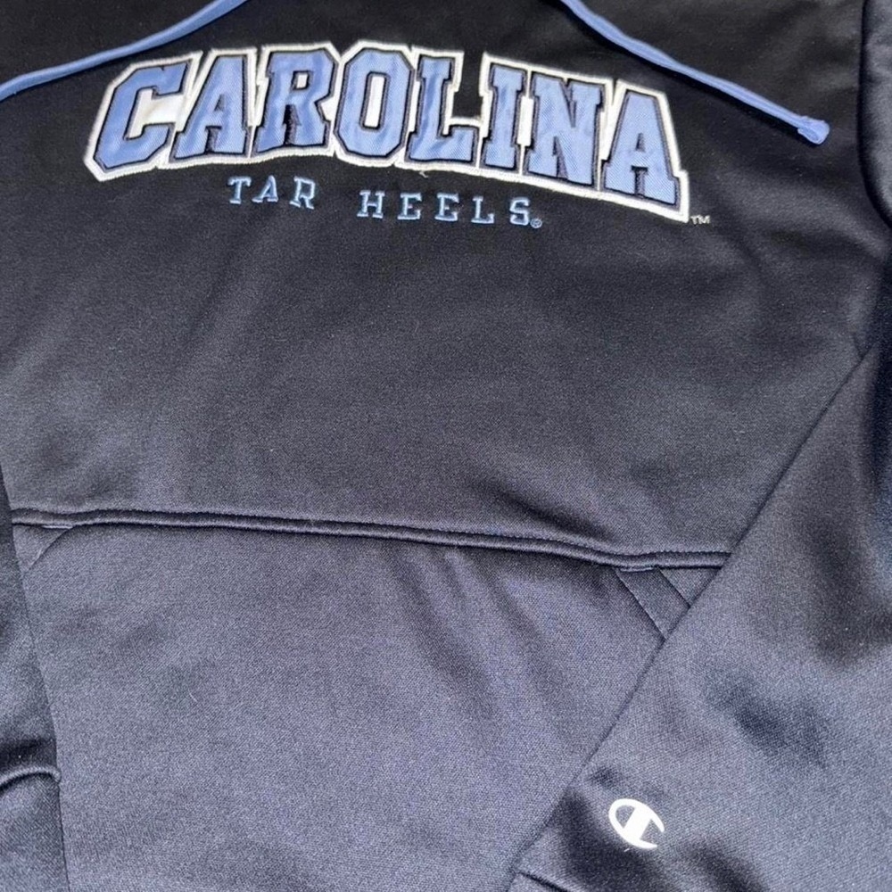 Champion Men's Size Medium Carolina Blue & Navy Tar Heels Patch Pullover Hoodie - Picture 5 of 6